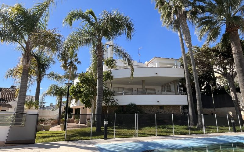 ProdiedadVenta chalet en Dehesa De Campoamor con 4 habitaciones, 4 baños, con vistas al mar